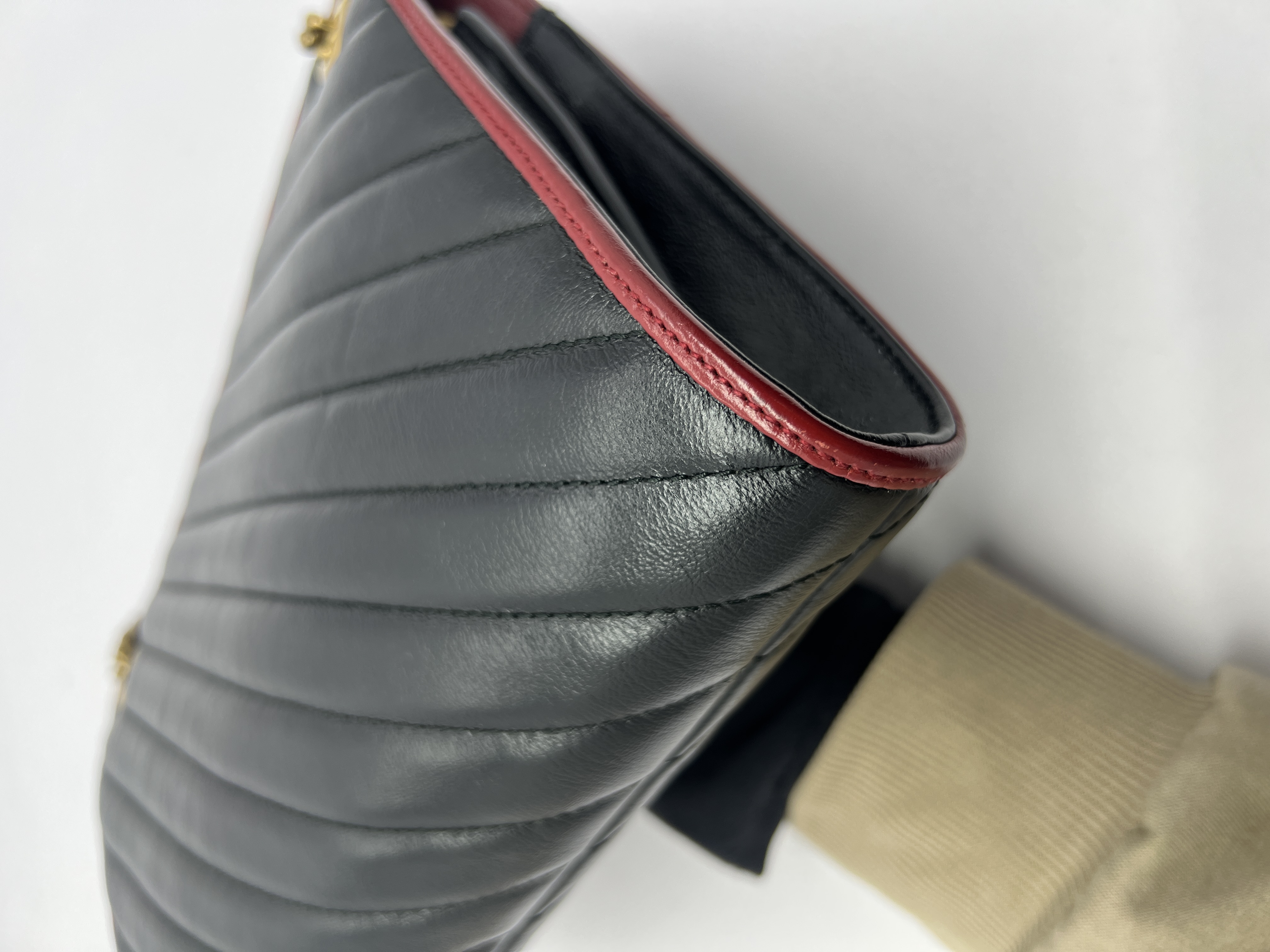 Marmont Slim Shoulder Leather Black Red