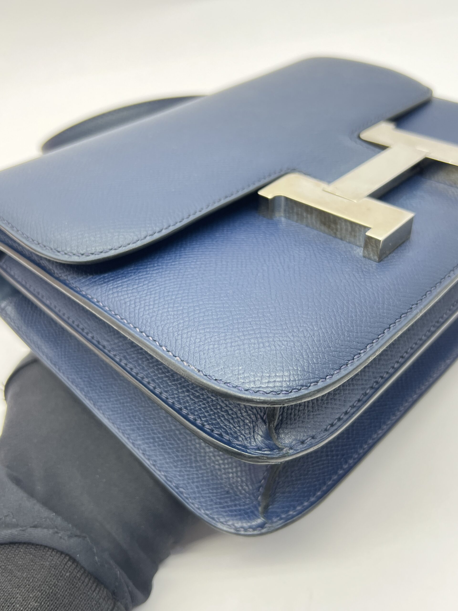 Constance 24 Epsom Bleu Agate