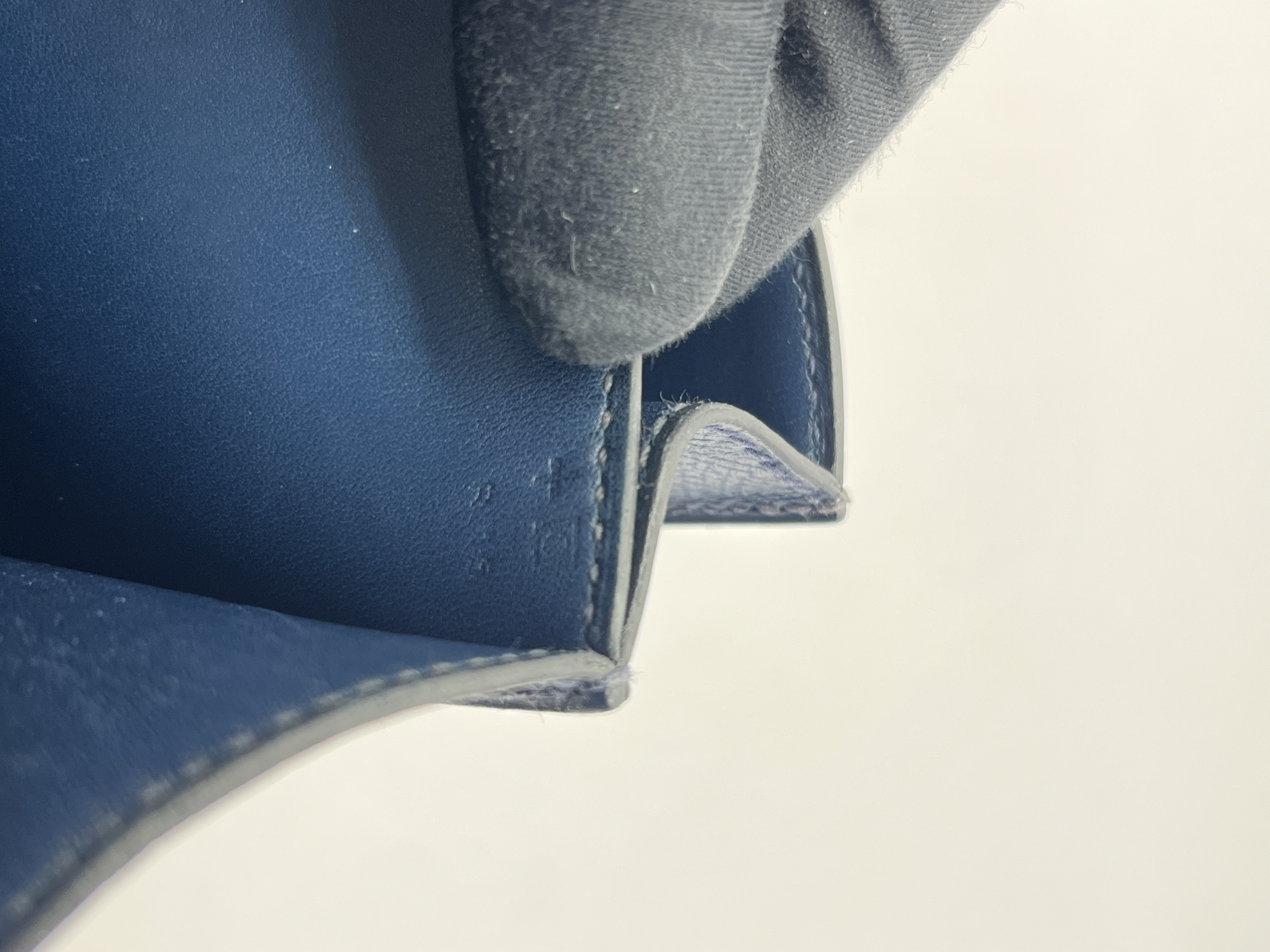 Constance 24 Epsom Bleu Agate