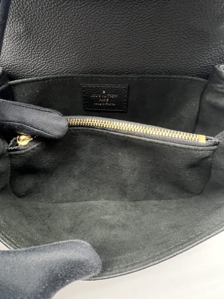 Metis East West Monogram Empreinte Noir