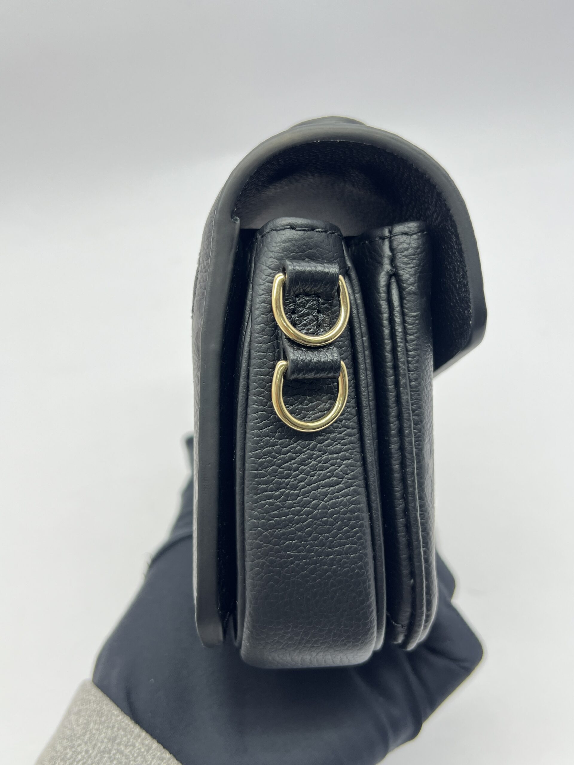 Metis East West Monogram Empreinte Noir