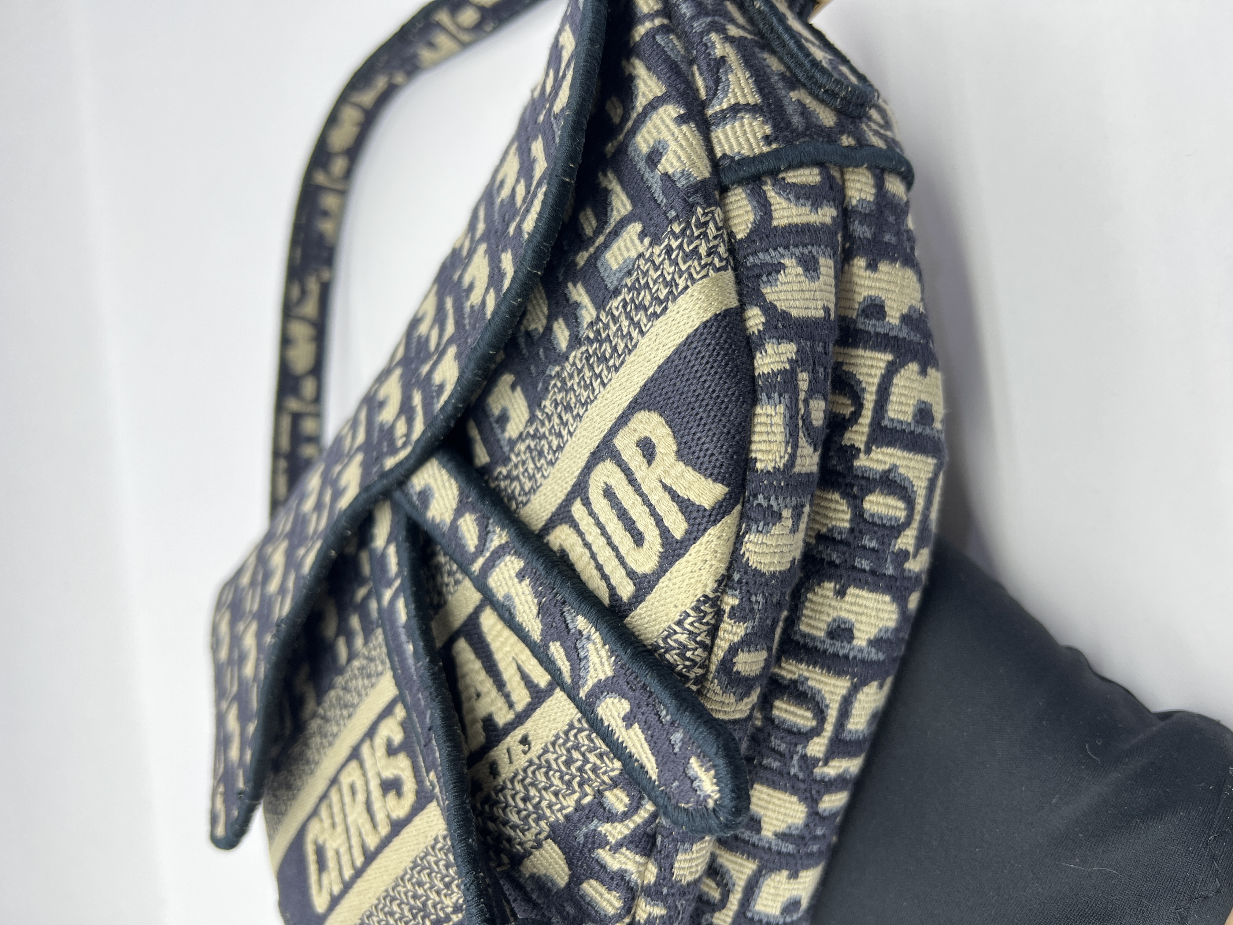 Saddle Medium Oblique Canvas