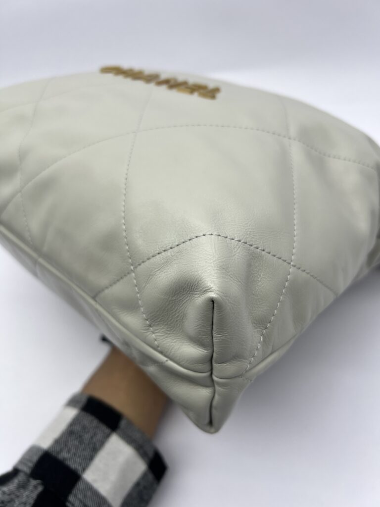 C22 Small Lamb Light Grey