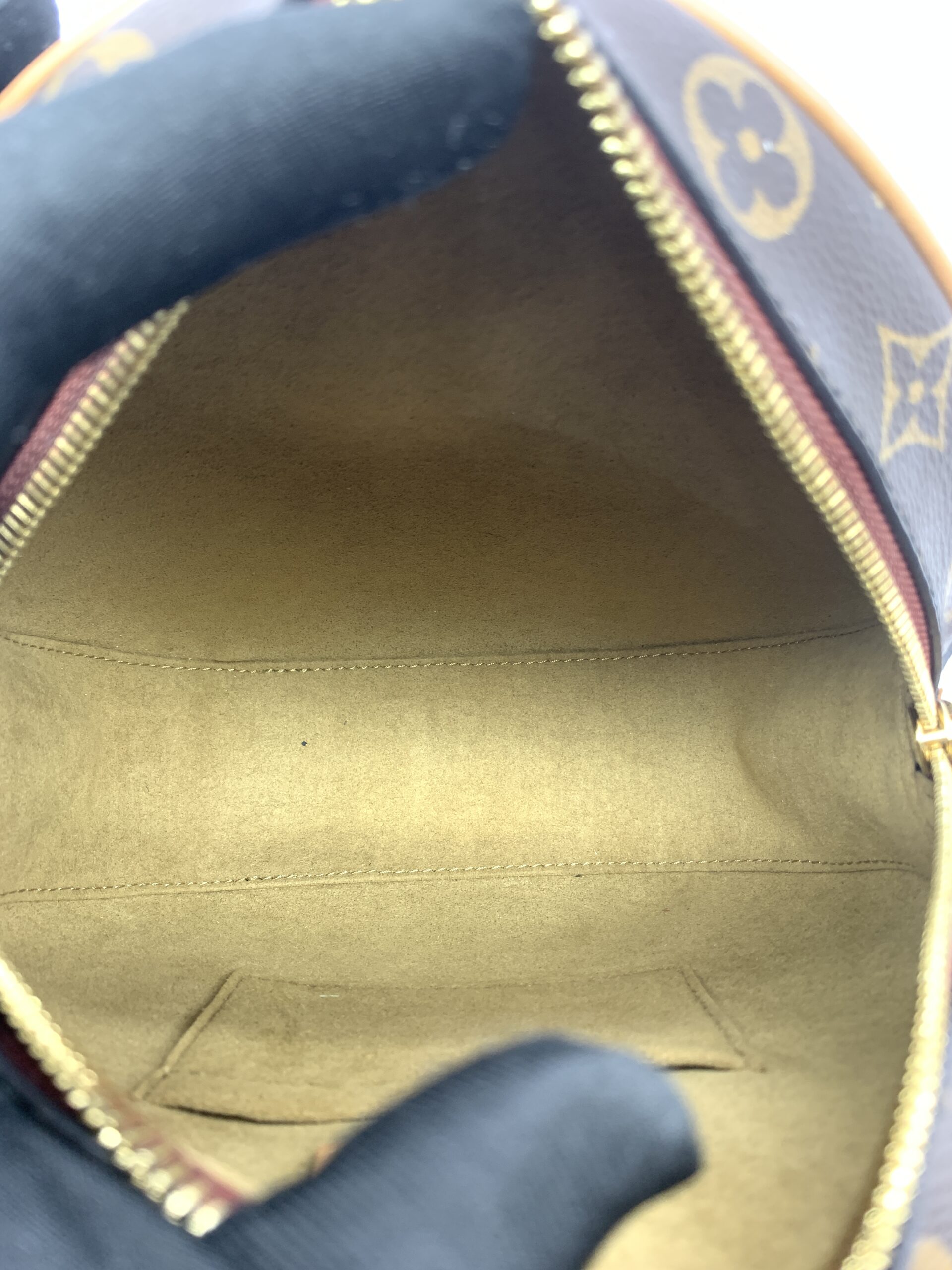 Boite Chapeau Monogram