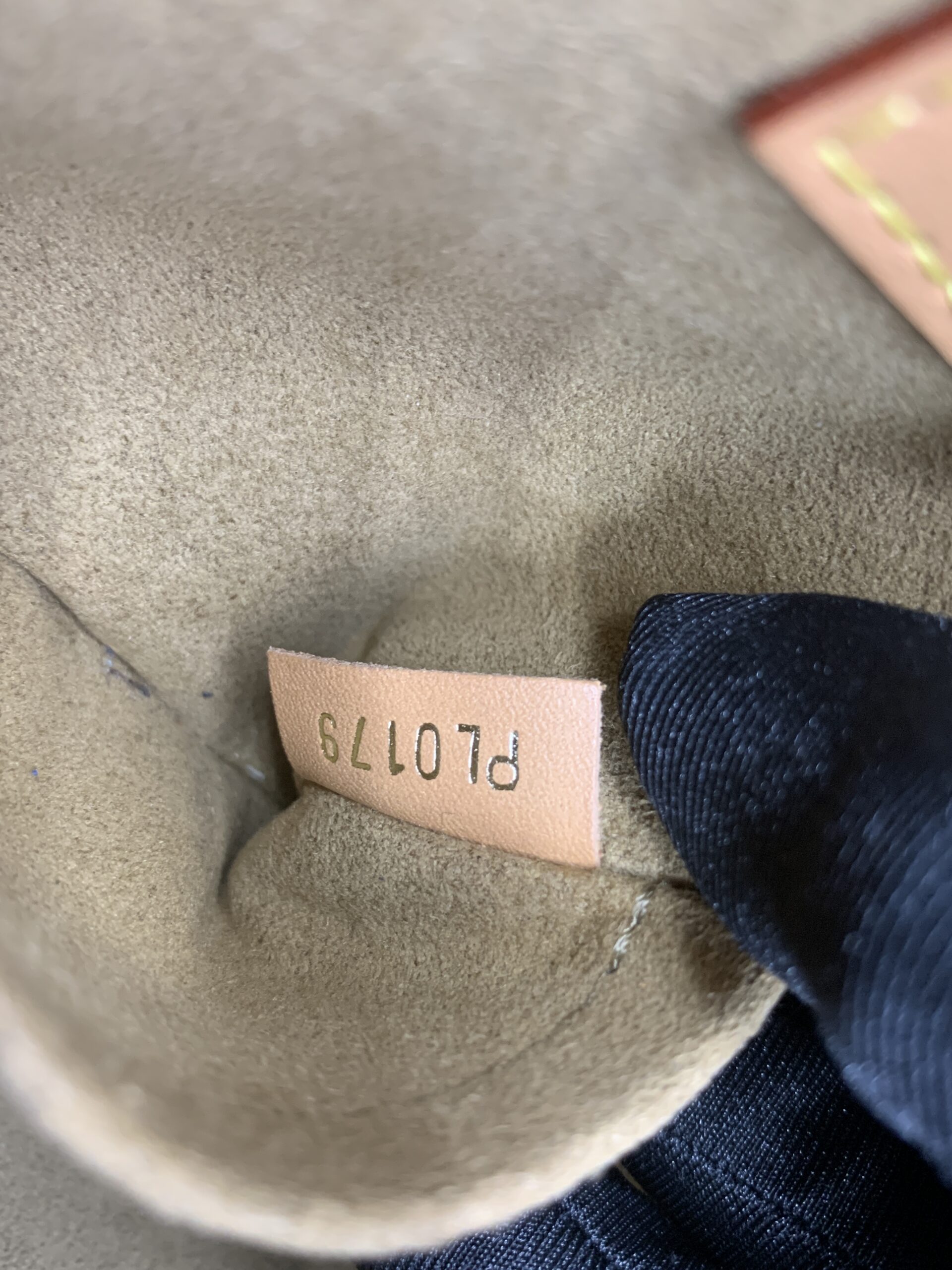 Boite Chapeau Monogram