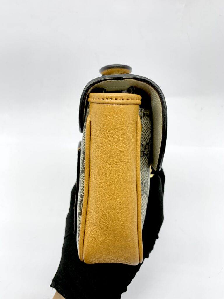 Padlock Slingbag GG Supreme Ivory Saffran