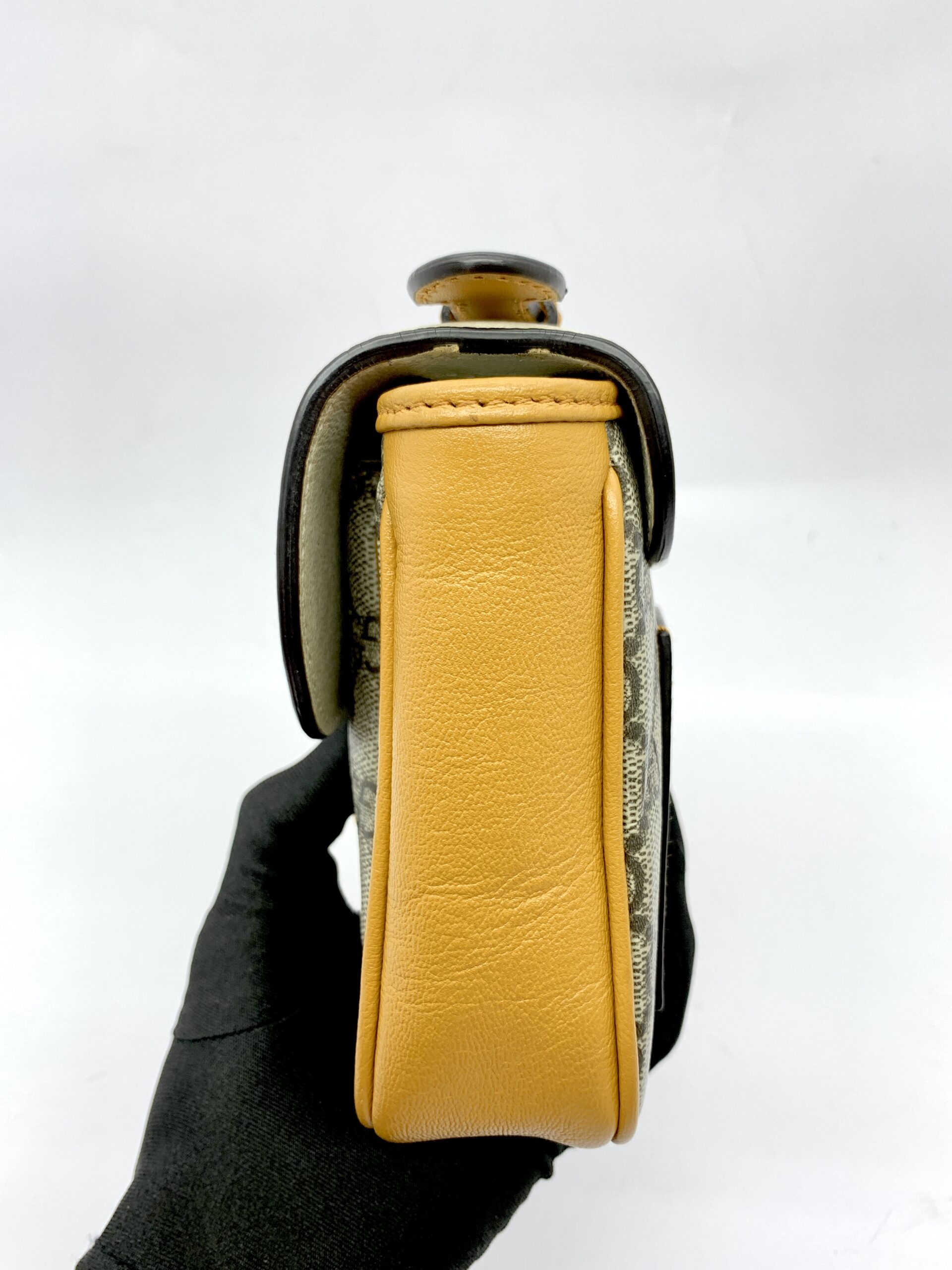 Padlock Slingbag GG Supreme Ivory Saffran