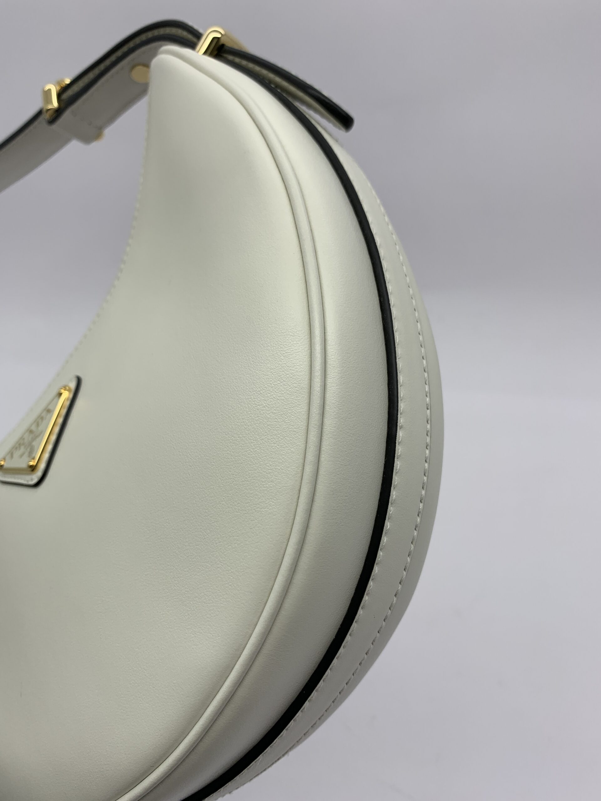 Travrtine Shoulder Bag Bianco Arque Leather