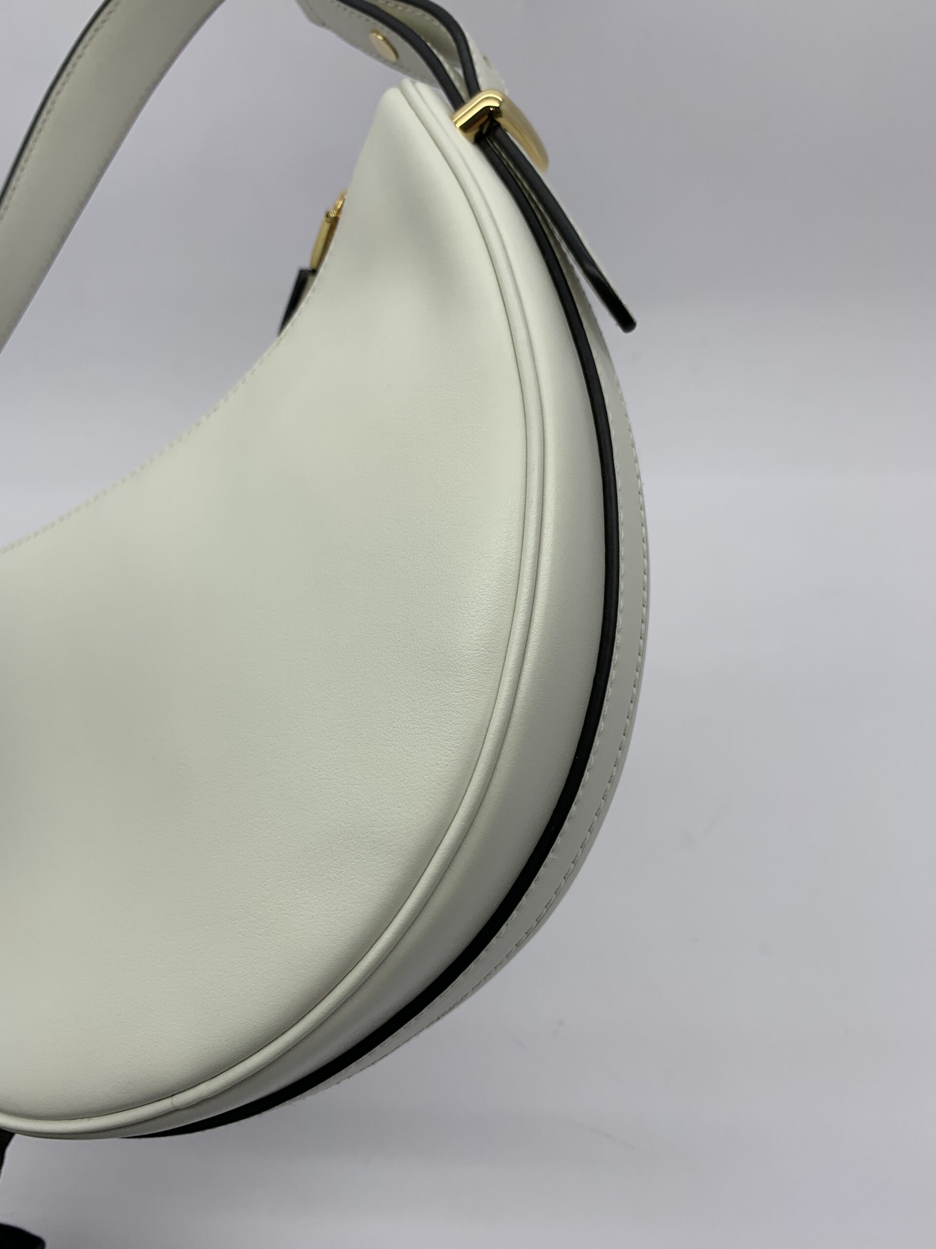 Travrtine Shoulder Bag Bianco Arque Leather