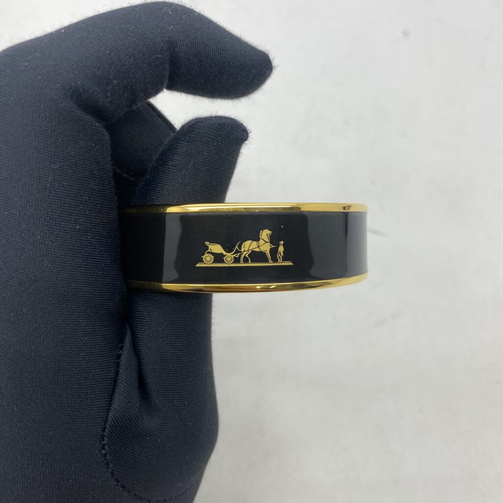 Large Caleche Bracelet Email Plaque Lisspb Noir Gold