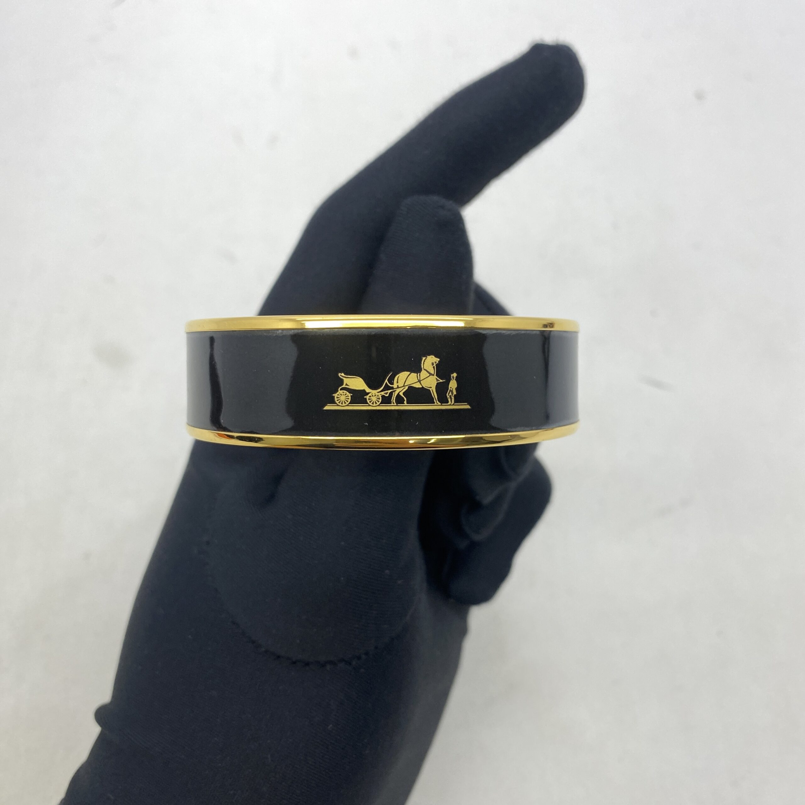 Large Caleche Bracelet Email Plaque Lisspb Noir Gold