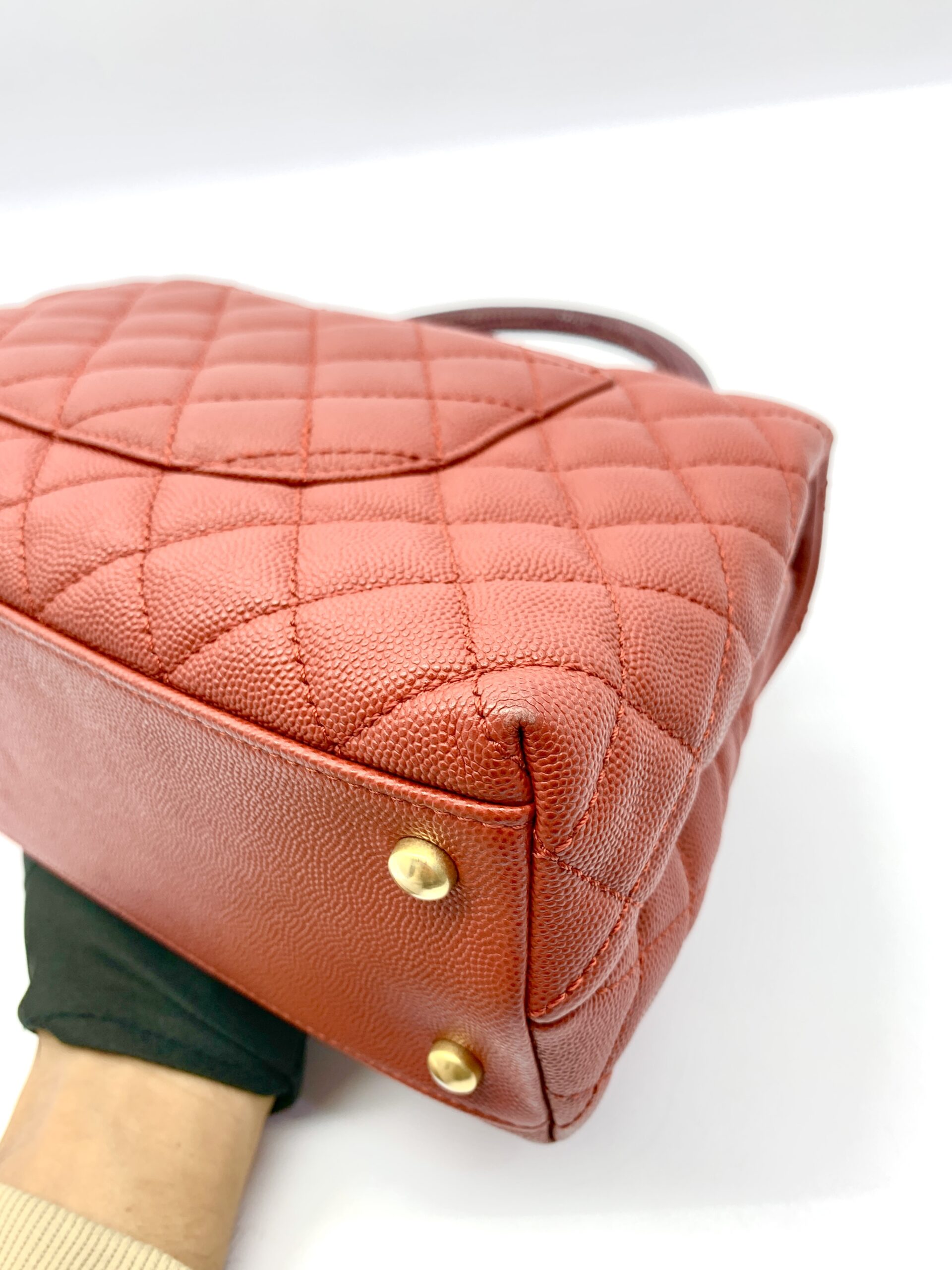 Coco Handle Medium Caviar Red Lizard Handle