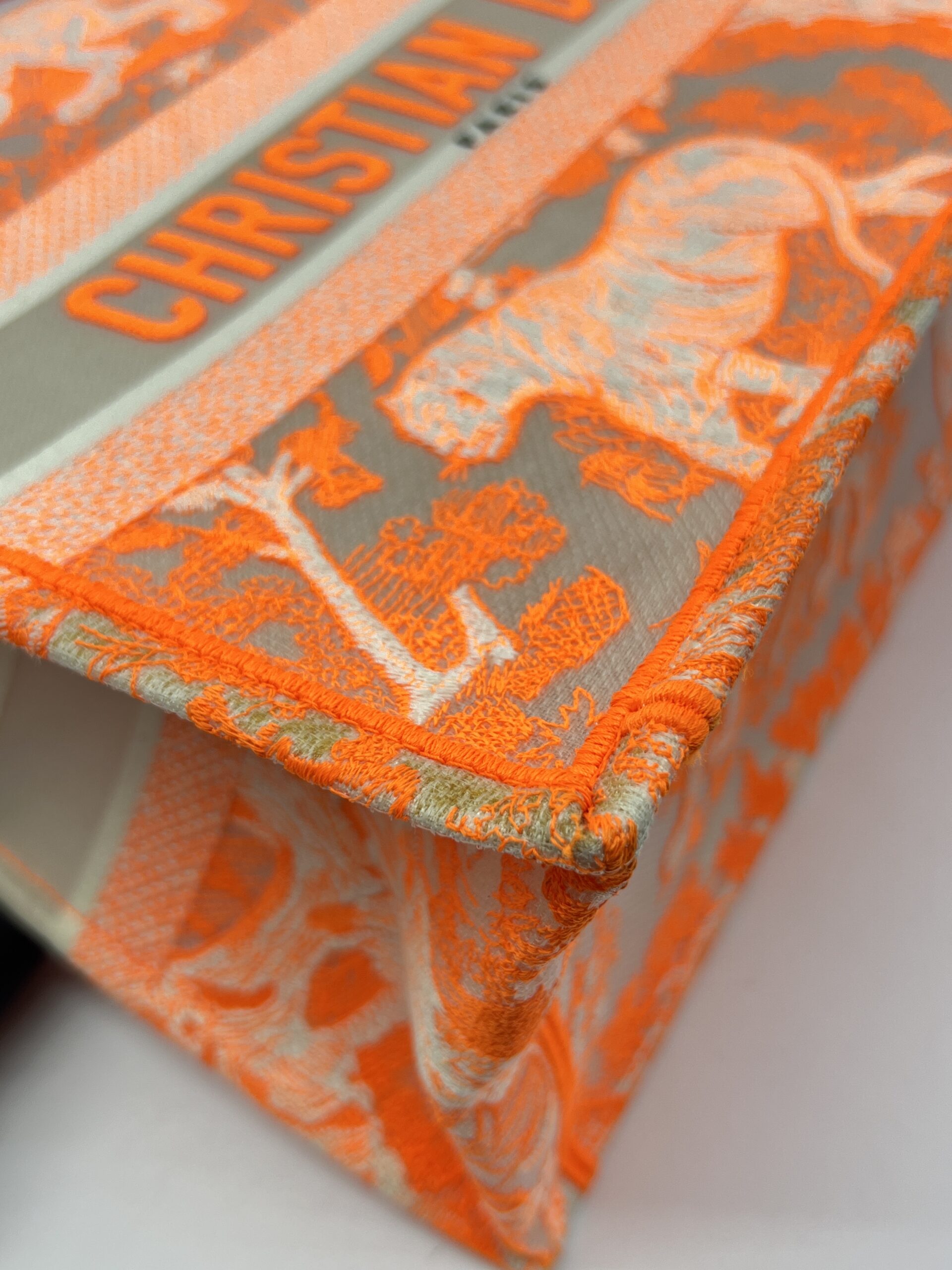 Medium Book Tote Linen Orange Toile De Jouy