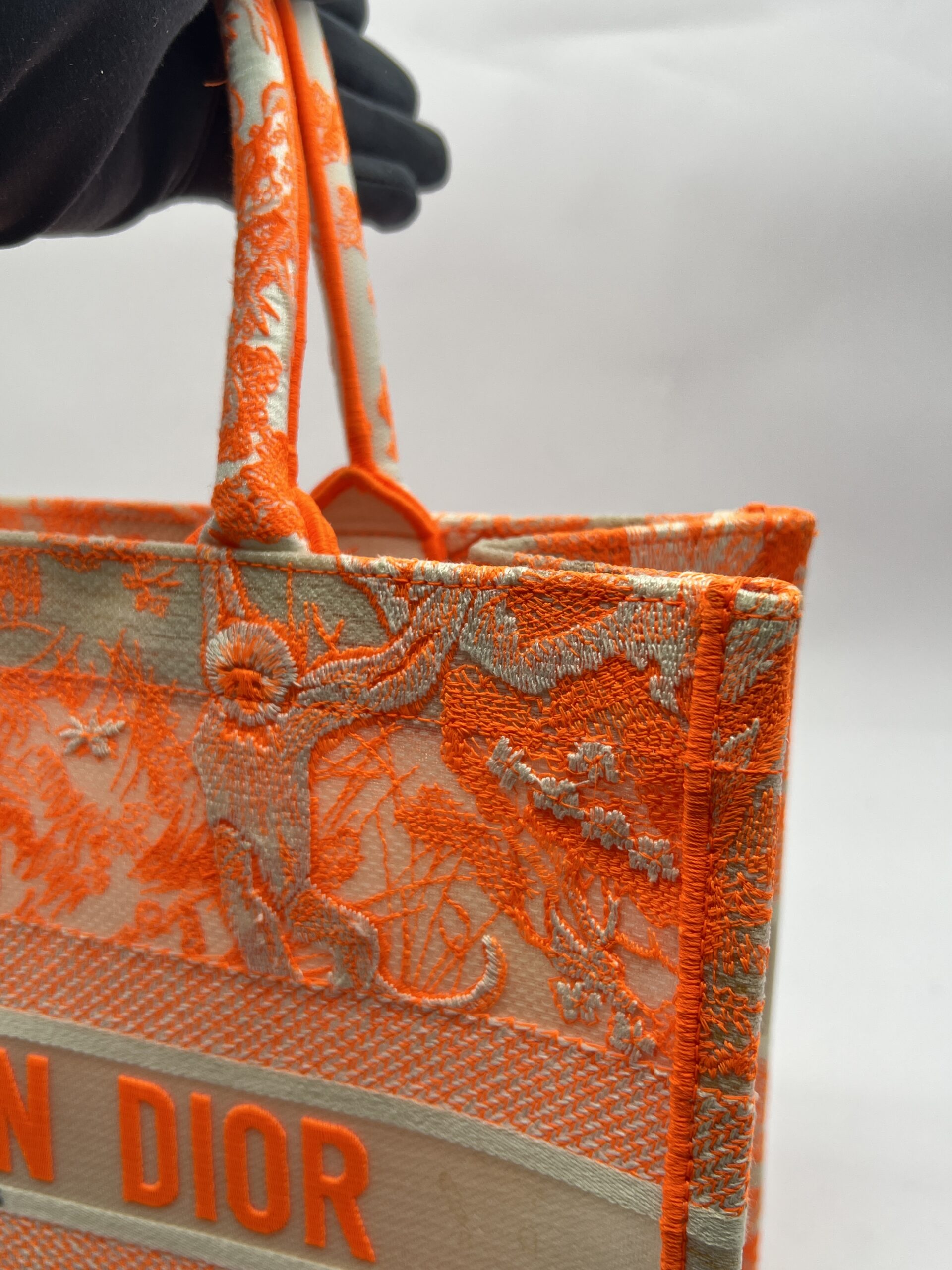 Medium Book Tote Linen Orange Toile De Jouy