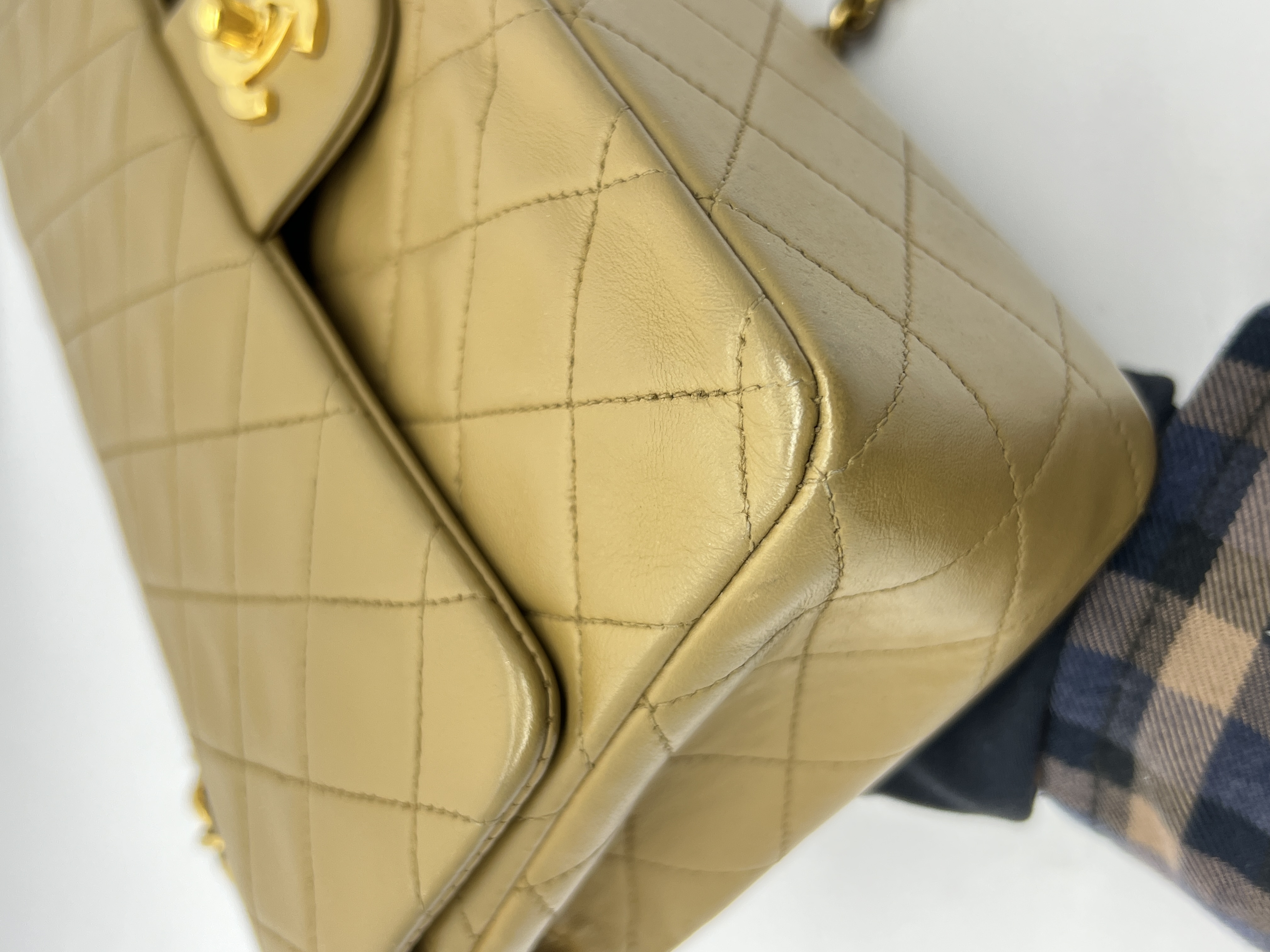 Classic Medium D. Flap Lambskin Light Brown