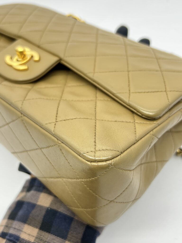 Classic Medium D. Flap Lambskin Light Brown