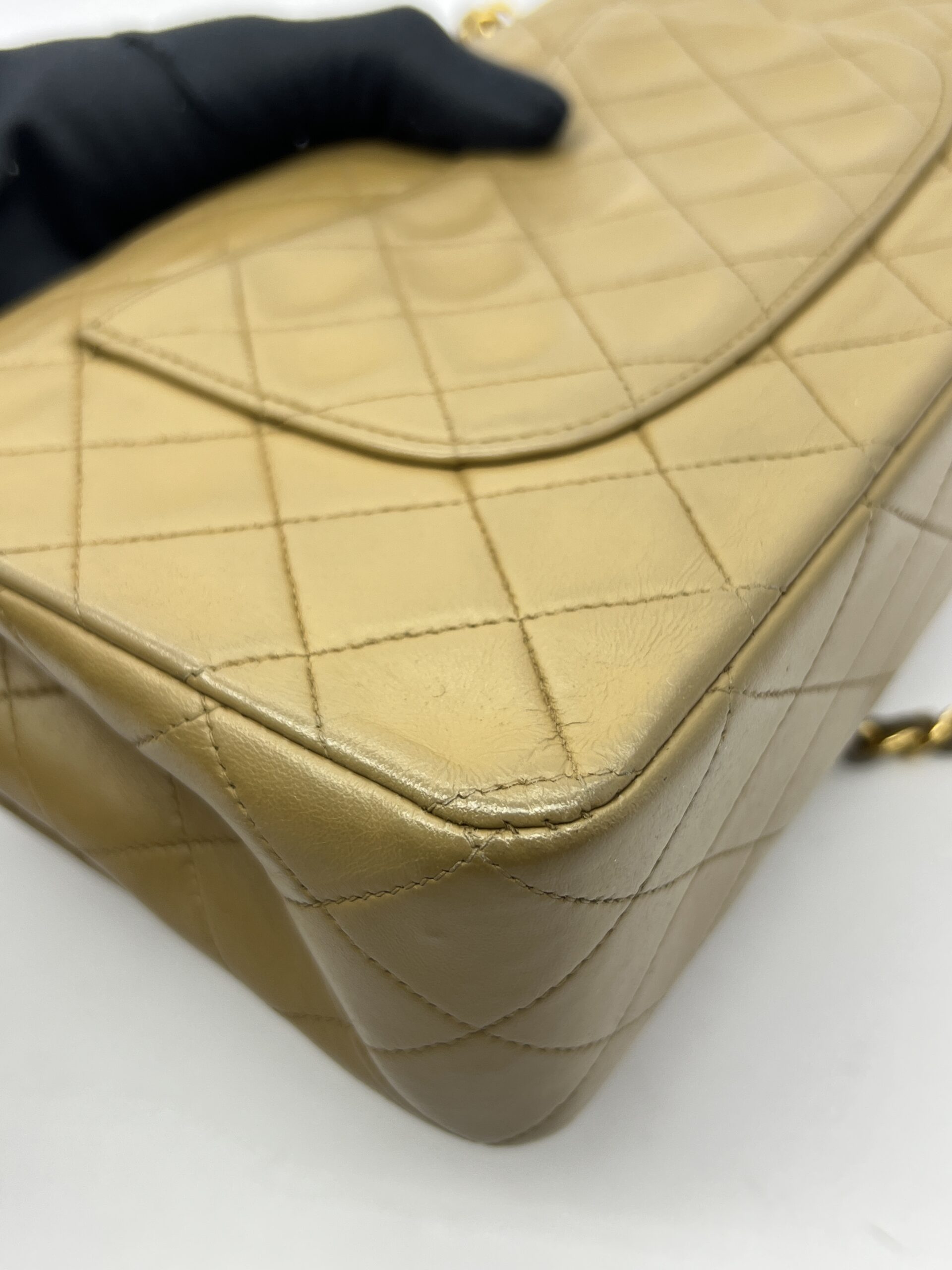 Classic Medium D. Flap Lambskin Light Brown