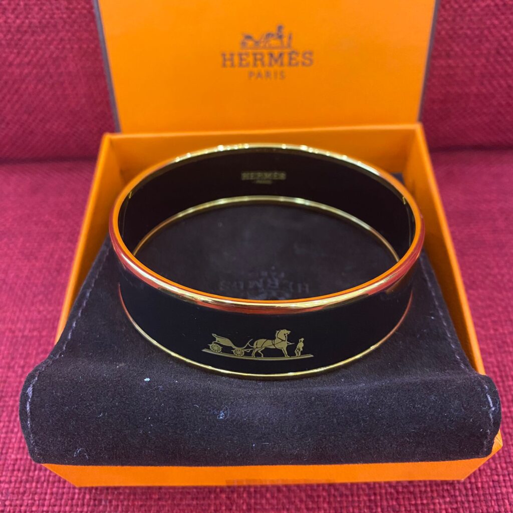 Large Caleche Bracelet Email Plaque Lisspb Noir Gold