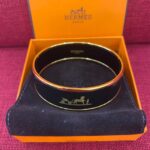 Large Caleche Bracelet Email Plaque Lisspb Noir Gold