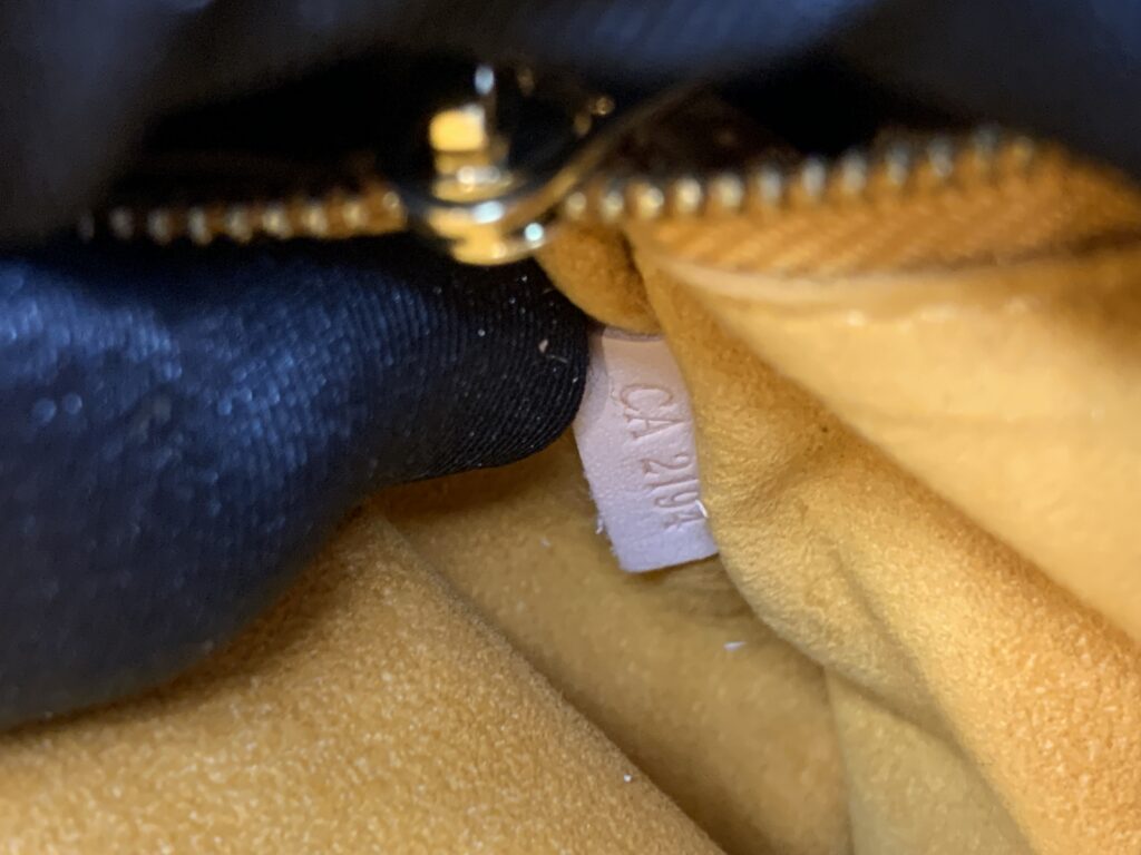 Pallas Chain Monogram Saffran GHW