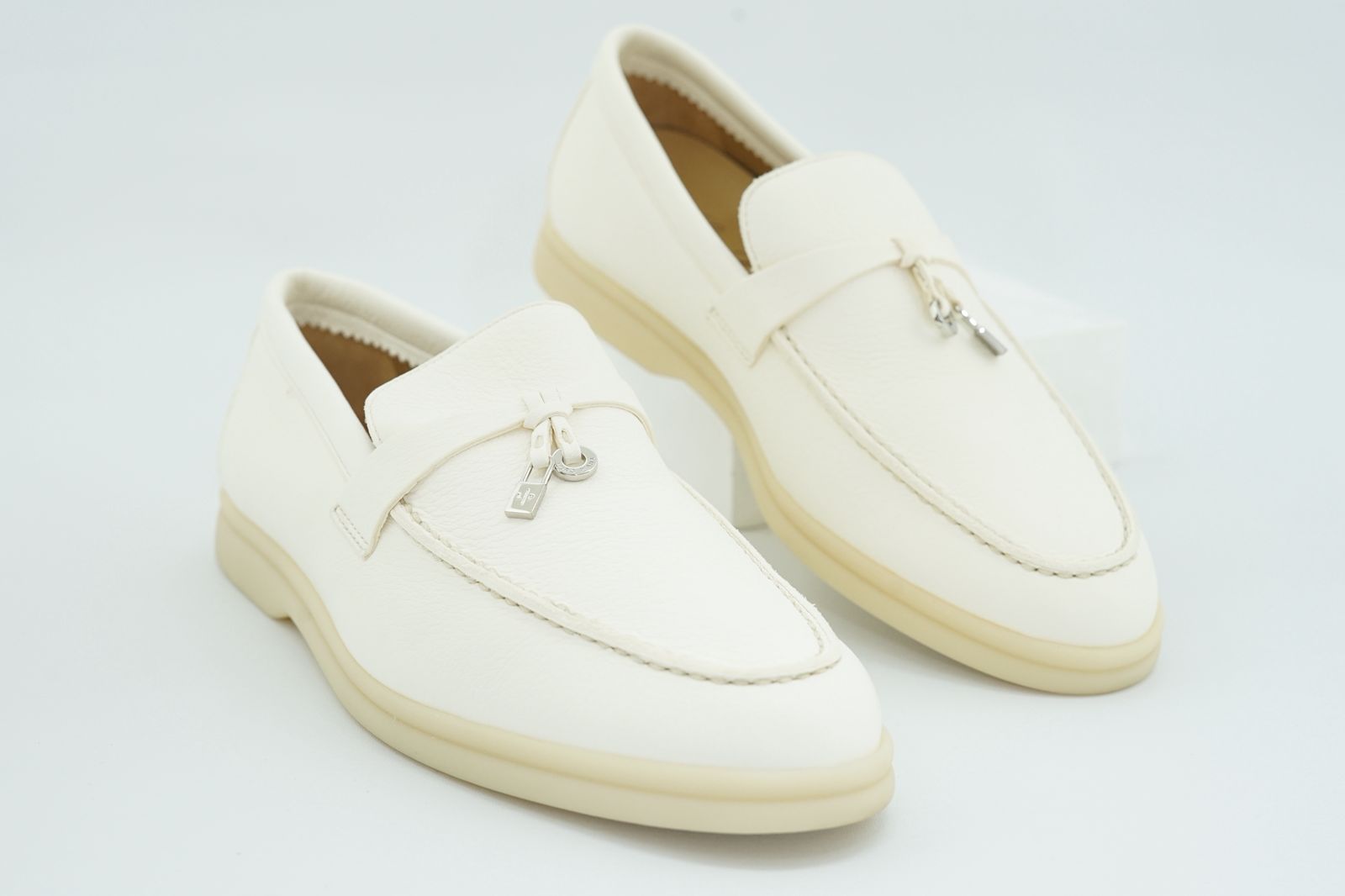 Summer Charms Walk Deer White