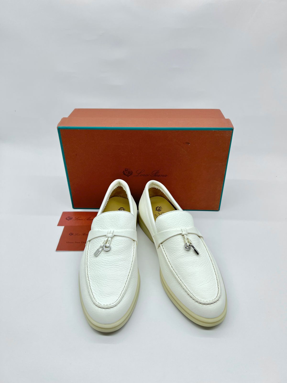 Summer Charms Walk Deer White