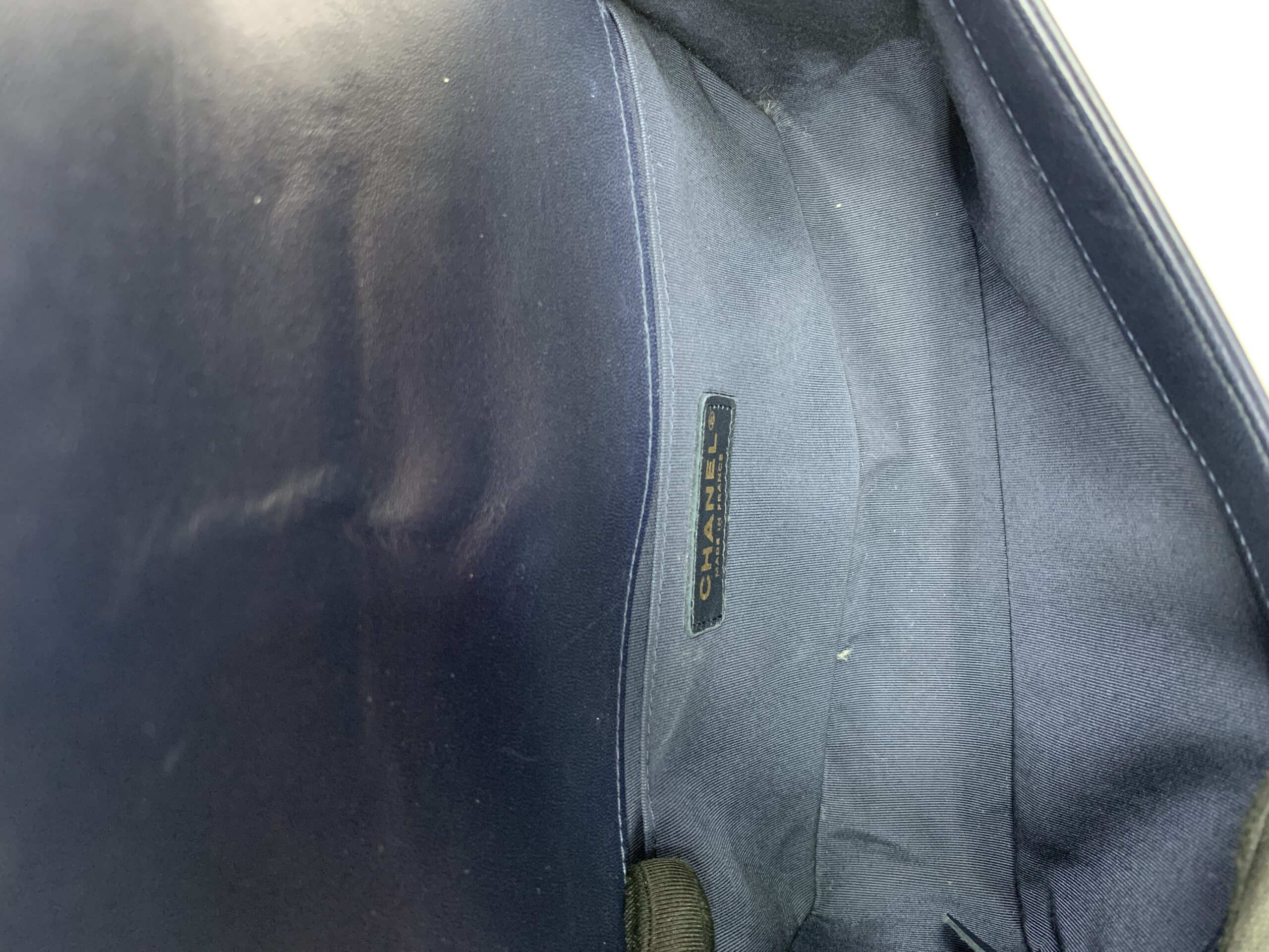 Boy 25 Lambskin Navy GHW