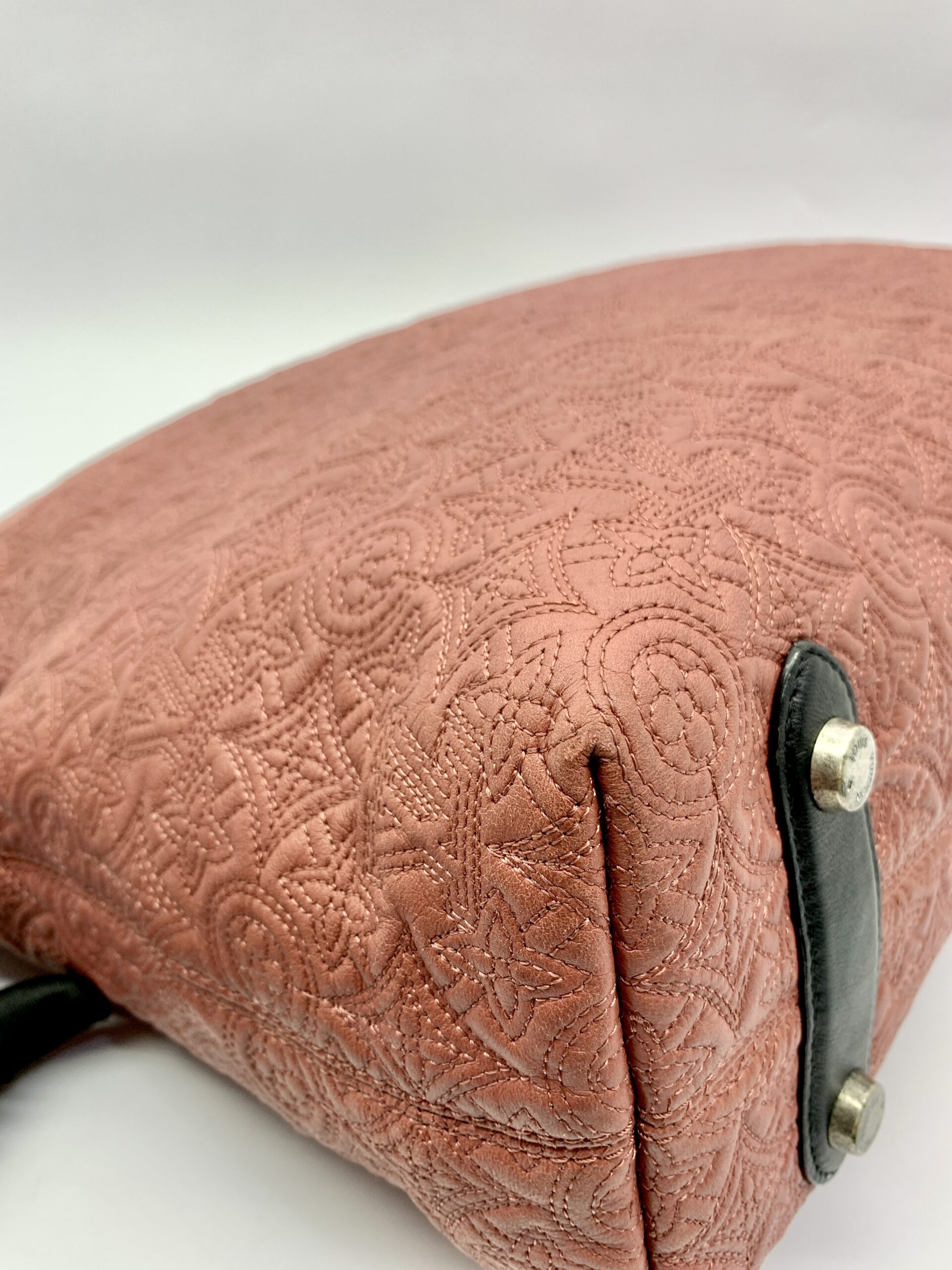 Hobo Monogram Antia Framboise