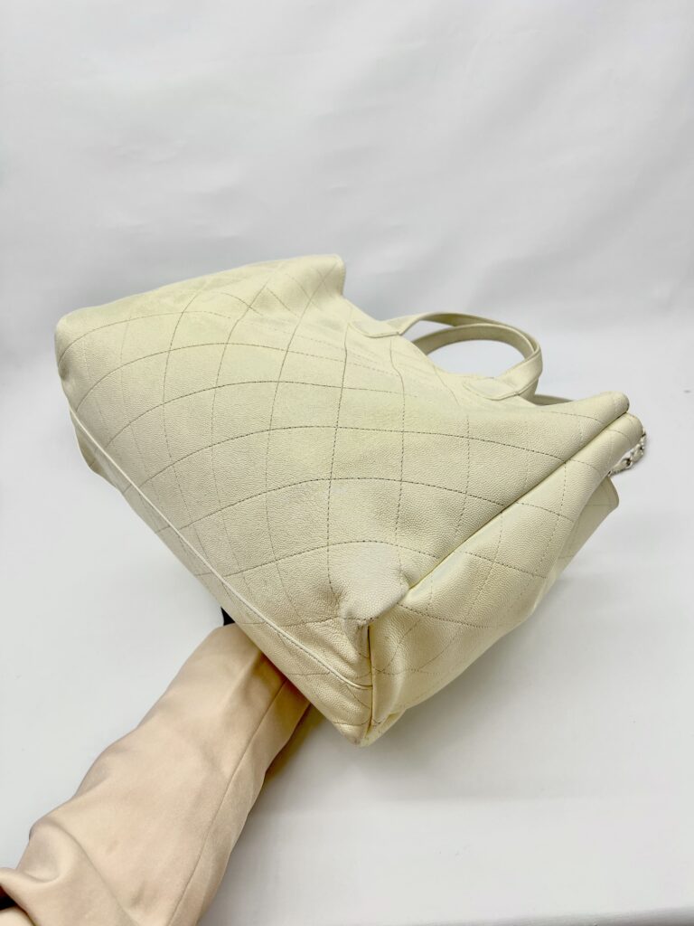 Large Shopping Tote Caviar White SHW