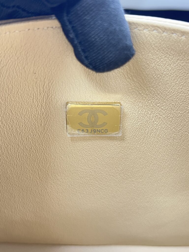 Medium Classic D Flap Caviar Beige GHW