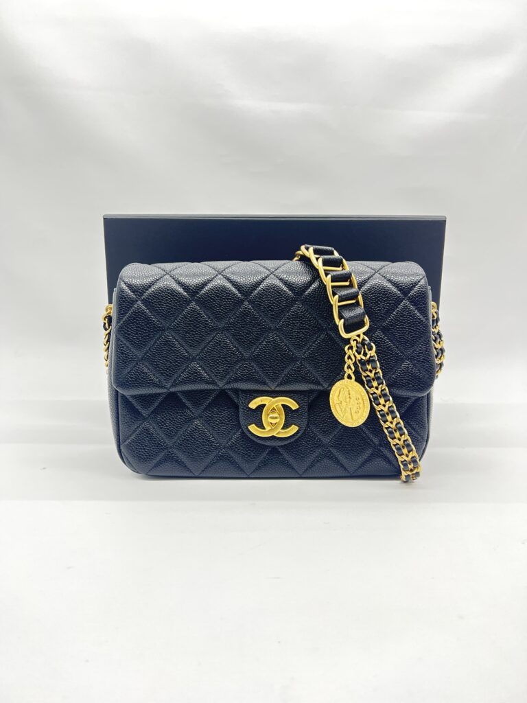 Flap Bag Black caviar GHW