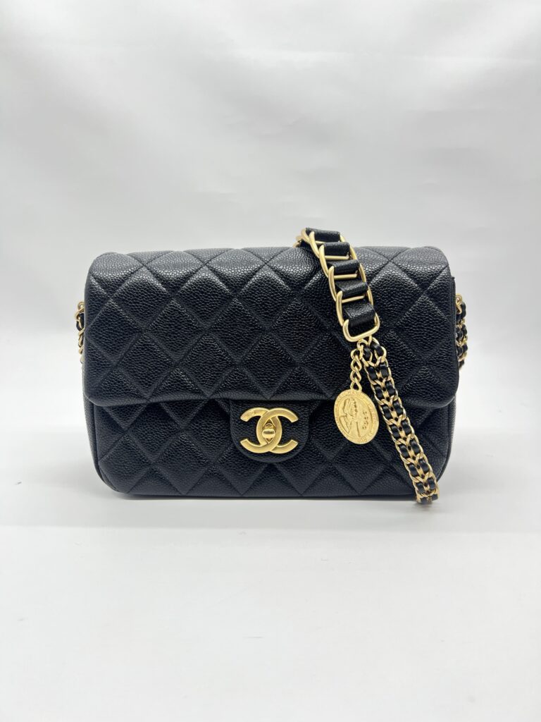 Flap Bag Black caviar GHW