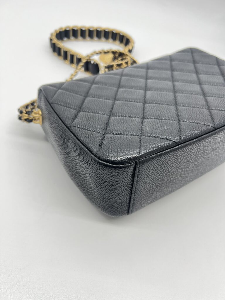 Flap Bag Black caviar GHW