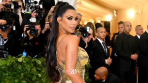 One Selfie, One Golden Dress, One Major Ancient Egyptian Plot Twist