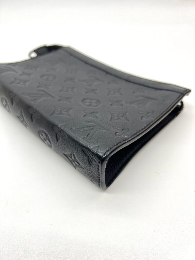 Gaston Wearable Wallet Monogram Shadow Noir