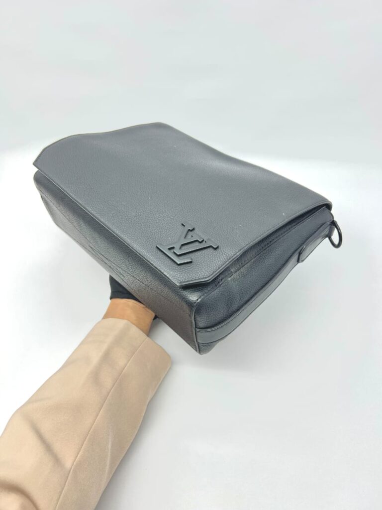 New Messenger Aerogram Black