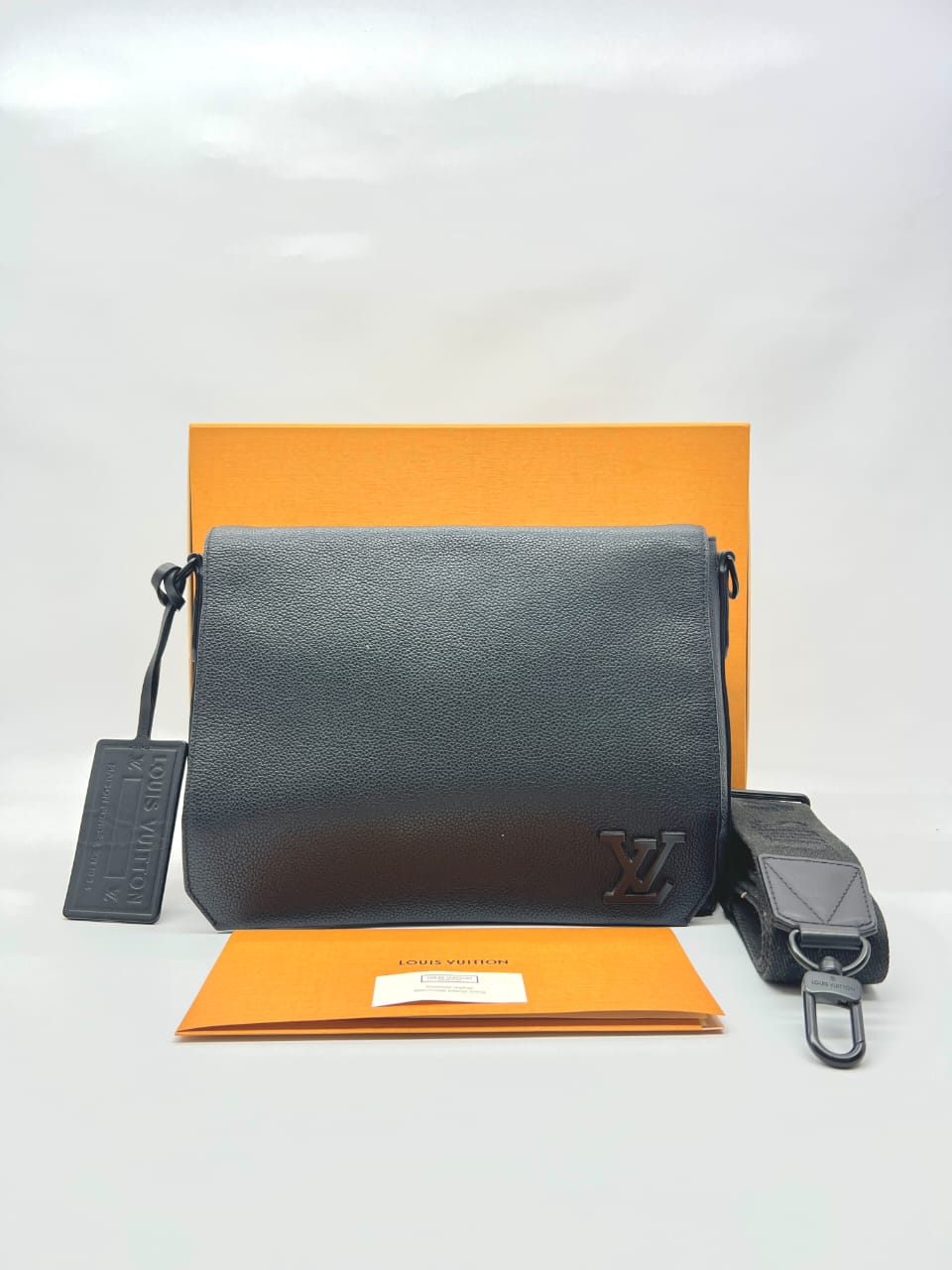 New Messenger Aerogram Black