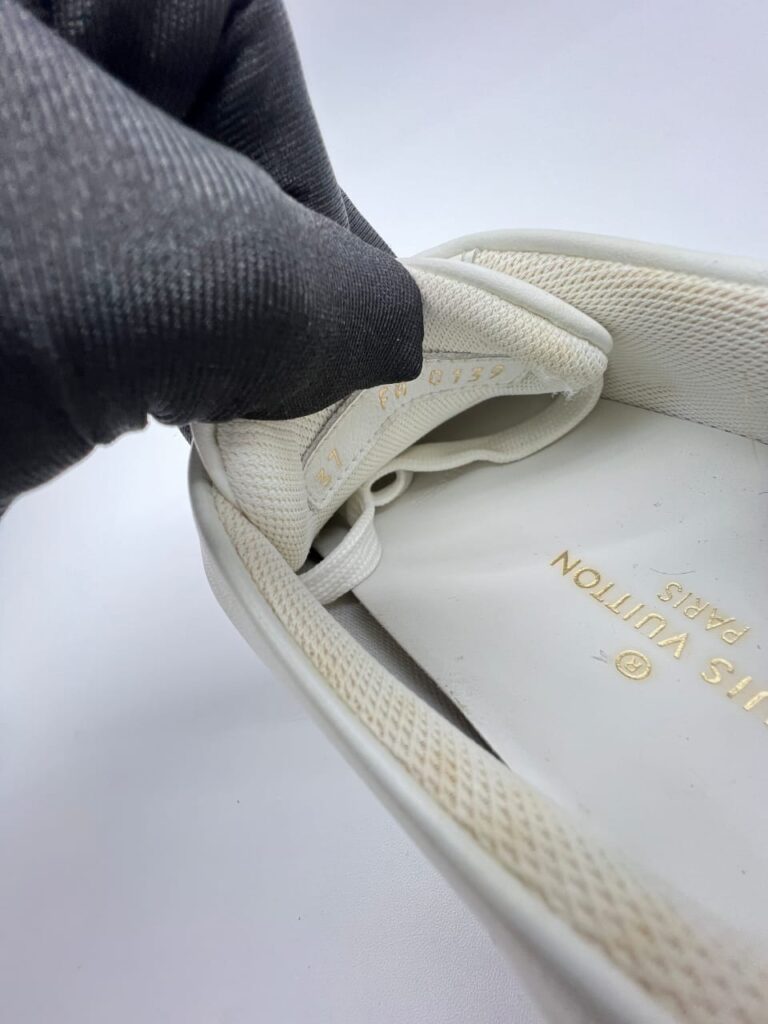 Timeout New Wave White Rainbow Logo