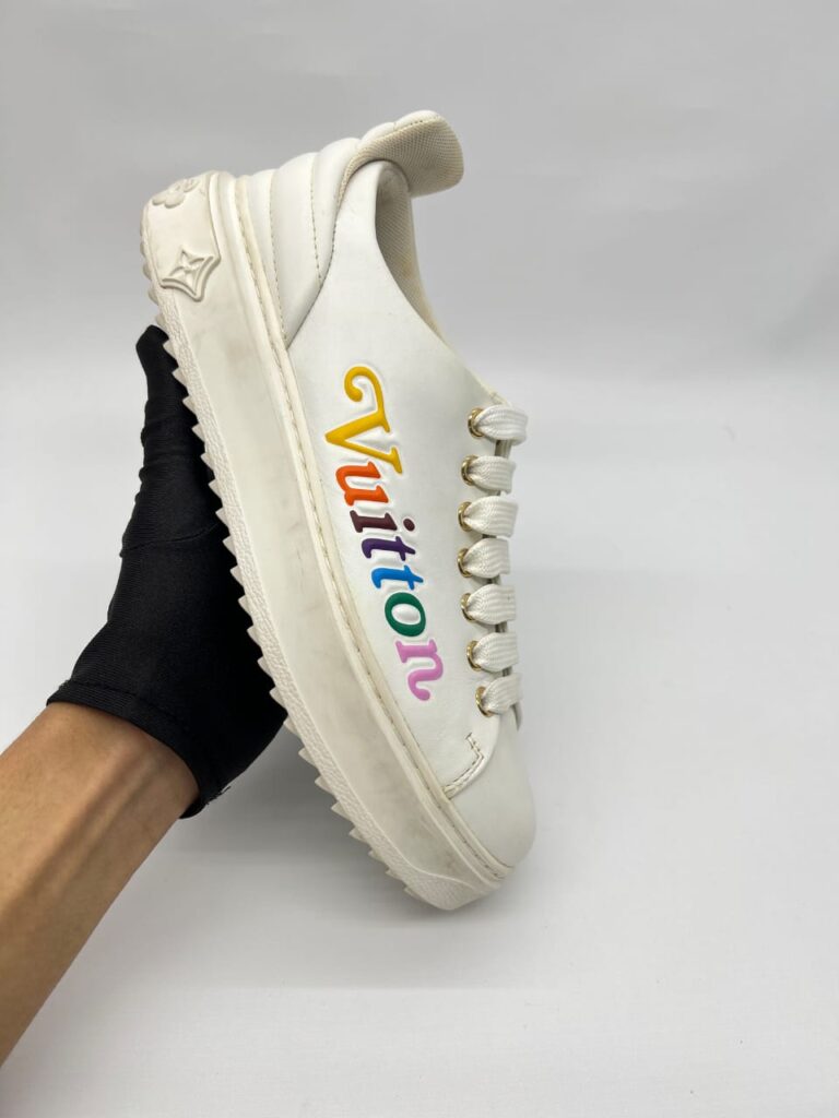 Timeout New Wave White Rainbow Logo