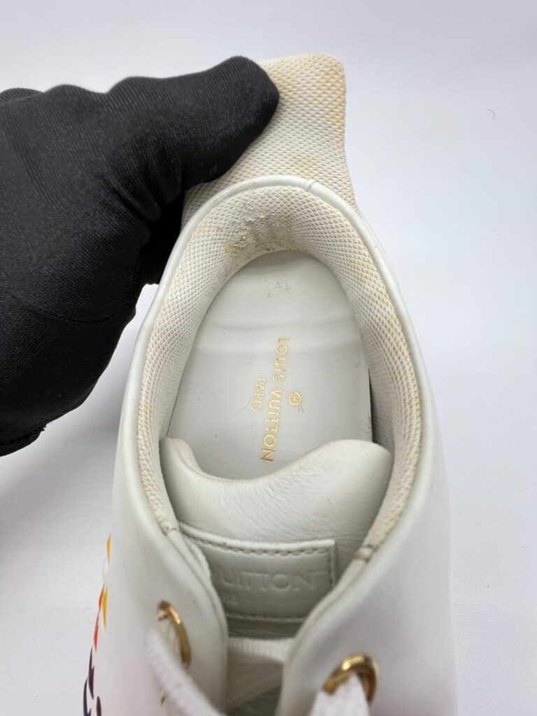 Timeout New Wave White Rainbow Logo