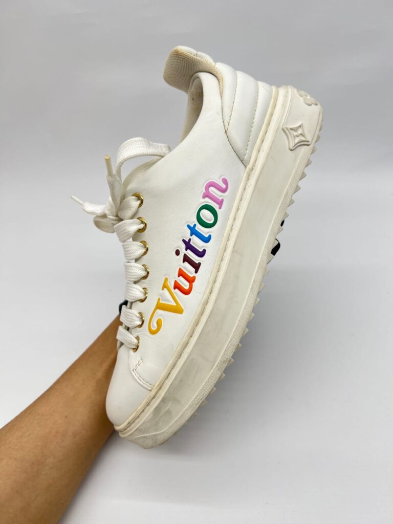 Timeout New Wave White Rainbow Logo