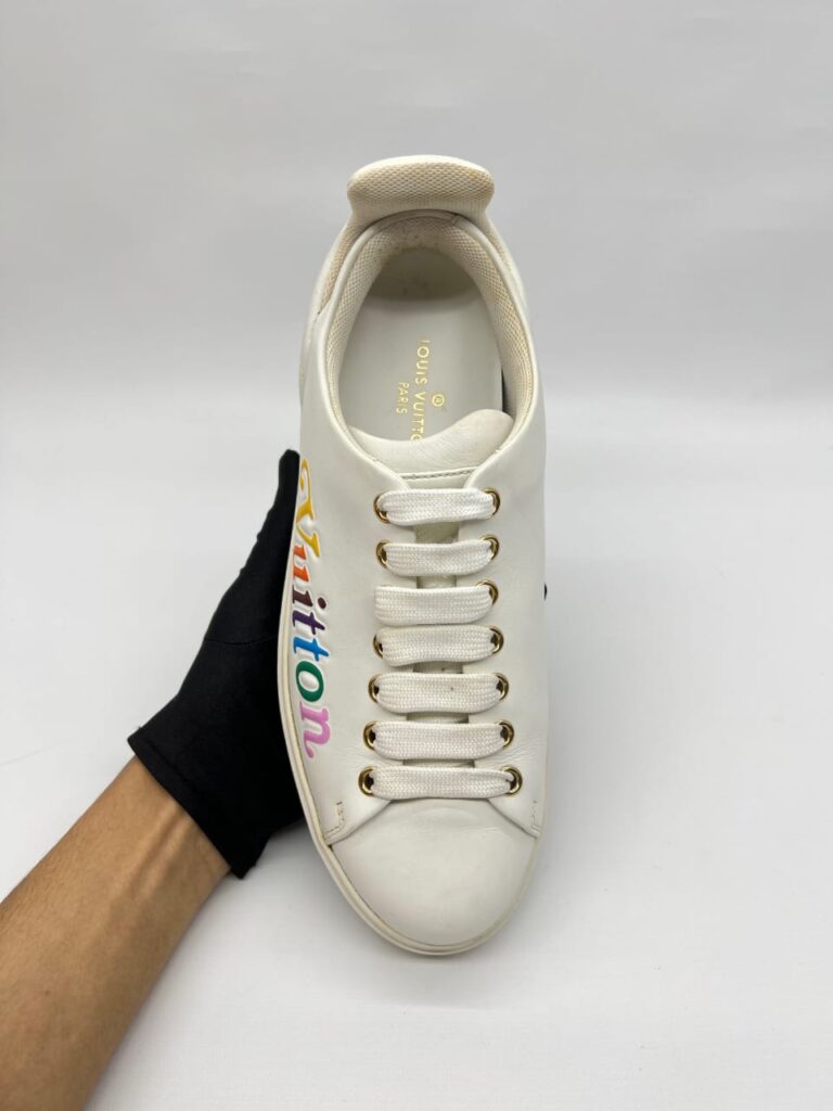 Timeout New Wave White Rainbow Logo