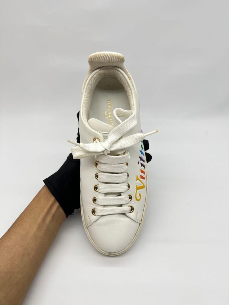 Timeout New Wave White Rainbow Logo