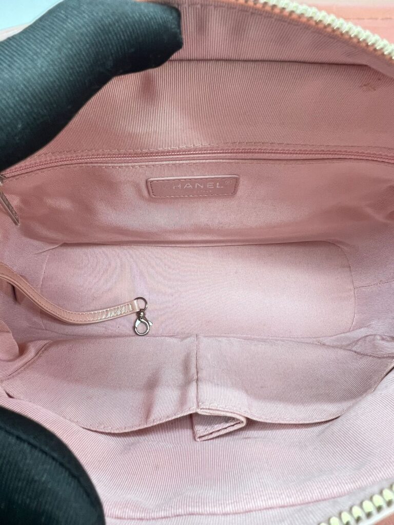 Gabrielle Medium Iridescent Light Pink