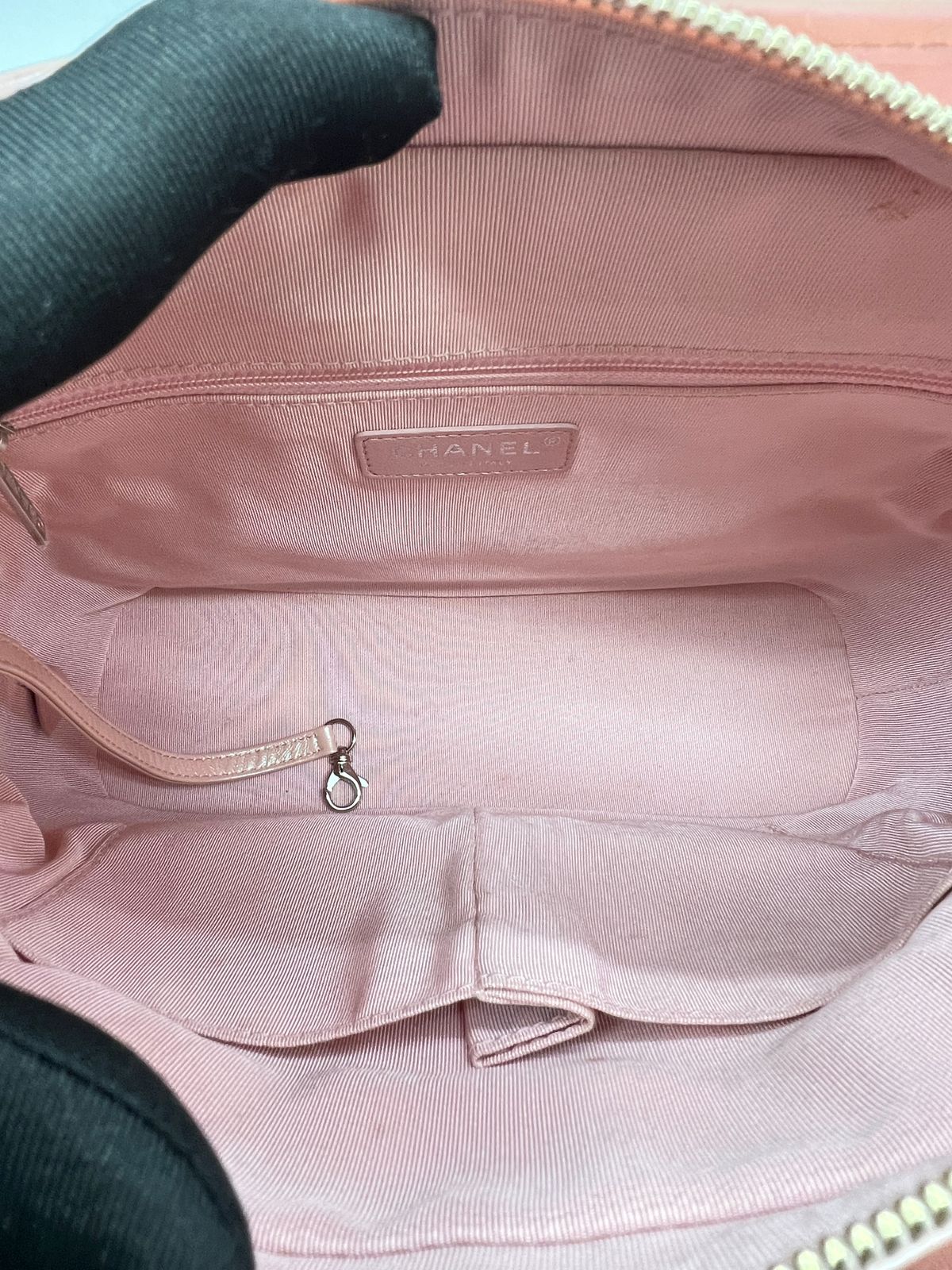 Gabrielle Medium Iridescent Light Pink