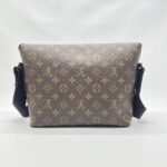 Magnetic Messenger Monogram