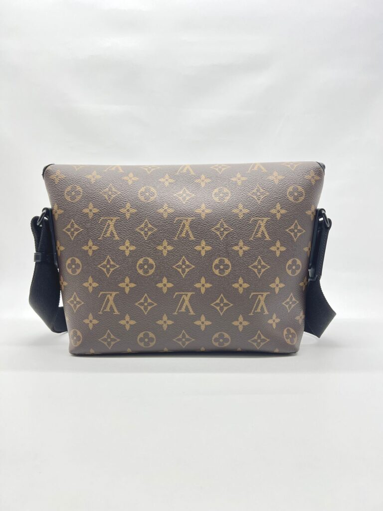 Magnetic Messenger Monogram