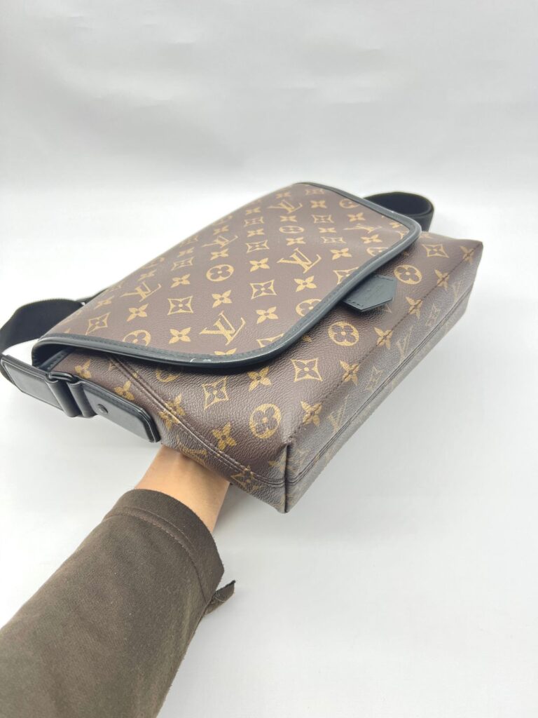 Magnetic Messenger Monogram