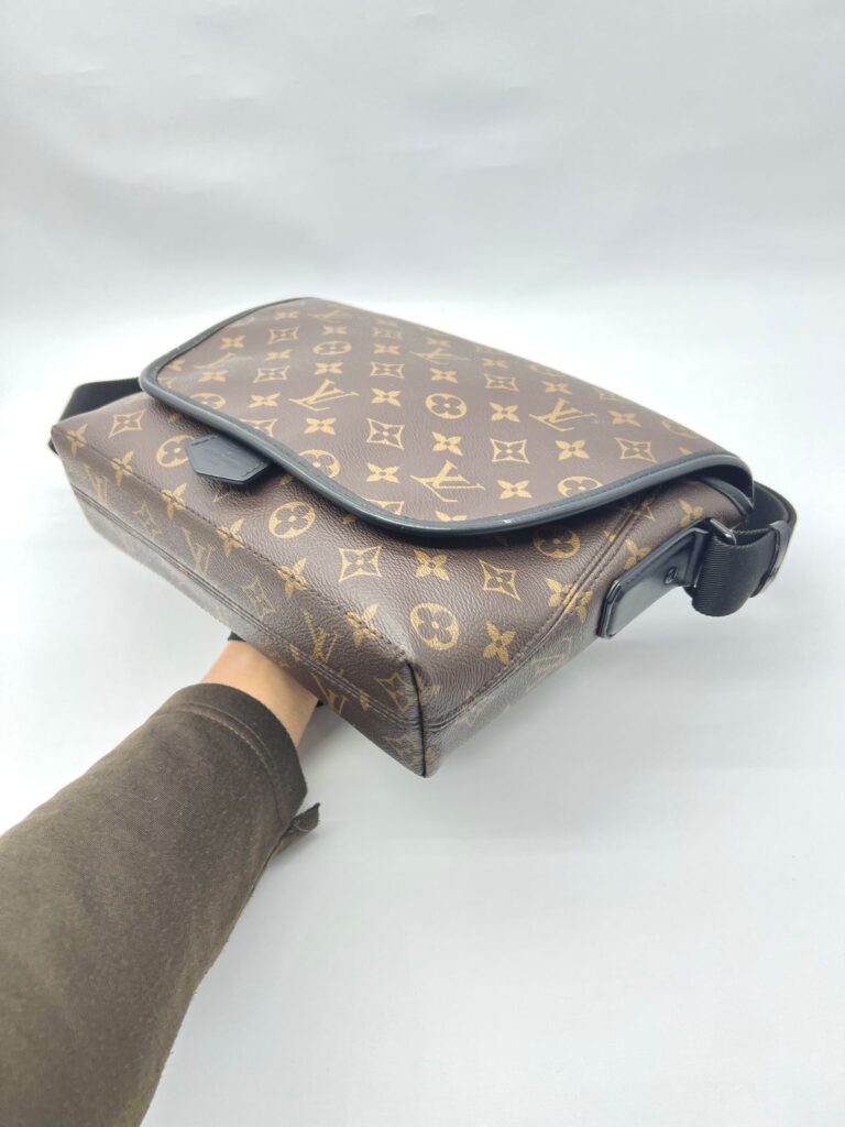 Magnetic Messenger Monogram