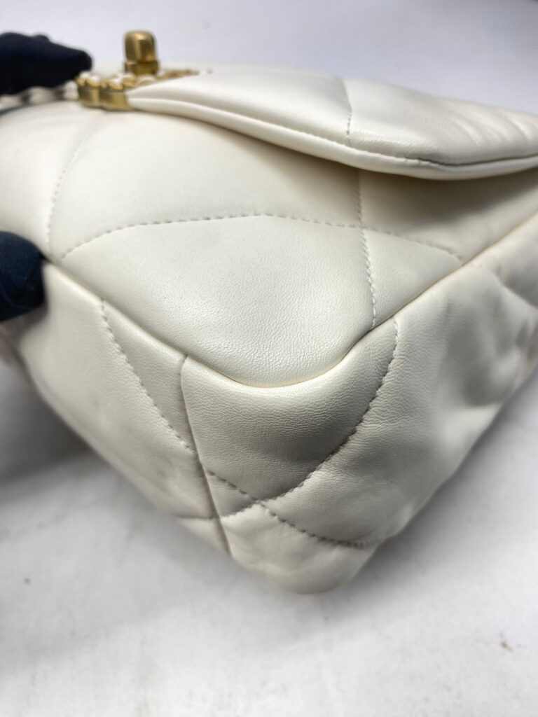 C19 Small Lambskin White GHW